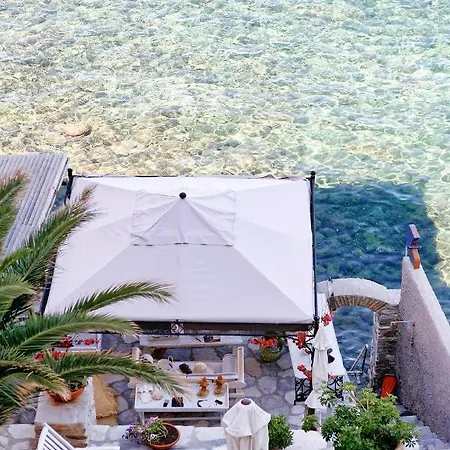 Waterfront Historic Homm In Ermoupolis Syros *