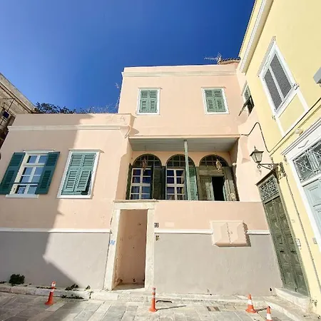 Waterfront Historic Homm In Ermoupolis Syros Casa vacanze Ermoupoli
